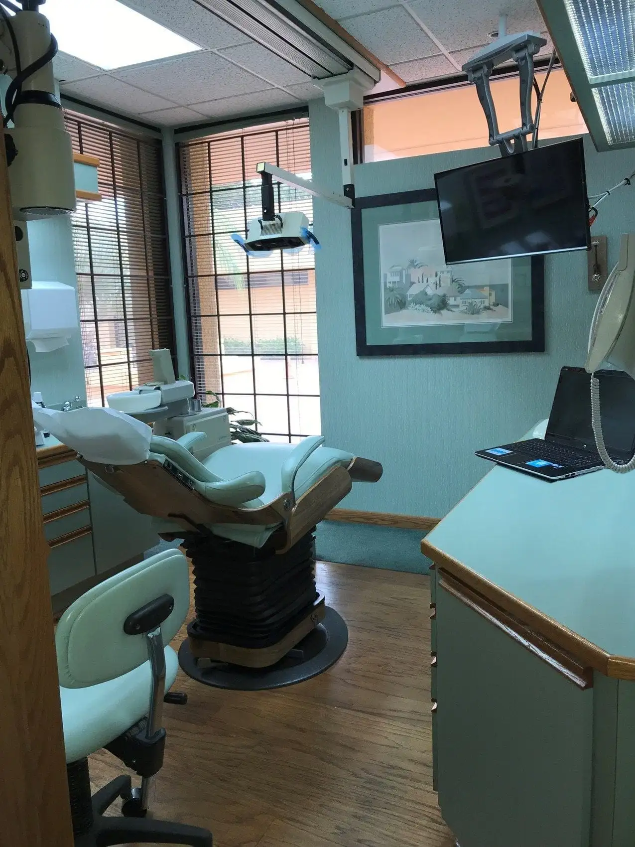 Dental treatment room and equipment